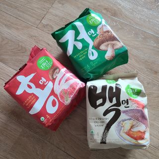[풀무원] 자연은맛있다 정면, 백면, 홍면  세트 — 4점을 준 리뷰어가 2021년 4월 올린 사용 사진
