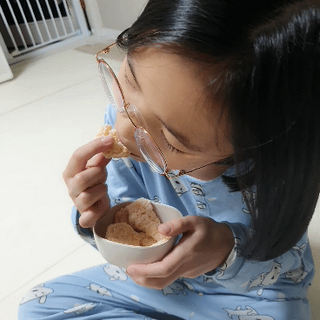 미즈꼬레아 치즈맛 누룽지크리스피 — 5점을 준 리뷰어가 2022년 3월 올린 사용 사진