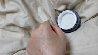 오투에니원 갈락토미세스 비타민 C 프리미엄 블랙스완 크림 50g — 4점을 준 리뷰어가 2023년 2월 올린 사용 사진