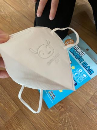 [숨그림]  덴탈마스크 짱구 우리아이 그리고 내가 쓰는 믿을수있는 케릭터 마스크  16종 — 5점을 준 리뷰어가 2021년 10월 올린 사용 사진