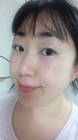 [NEW 탄력유턴 아이크림] AHC 유스 래스팅 리얼 아이크림 포 페이스 — 5점을 준 리뷰어가 2021년 2월 올린 사용 사진