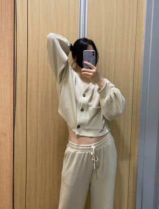 프런투라인 비마이 봄버 포켓 크롭 가디건 — 5점을 준 리뷰어가 2022년 3월 올린 사용 사진