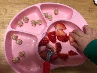 유비맘 캐릭터 실리콘 흡착 식판_색상 랜덤발송 — 5점을 준 리뷰어가 2021년 1월 올린 사용 사진