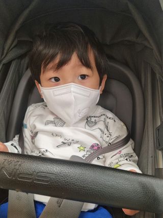 [숨그림]  덴탈마스크 짱구 우리아이 그리고 내가 쓰는 믿을수있는 케릭터 마스크  16종 — 5점을 준 리뷰어가 2021년 10월 올린 사용 사진