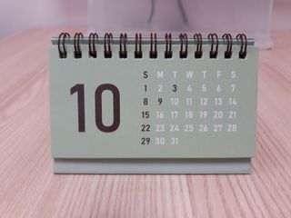 리훈 2024년달력 언더모니터 미니 탁상달력 — 5점을 준 리뷰어가 2023년 10월 올린 사용 사진
