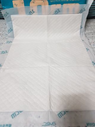 아베크 펫 와이드 프리미엄 중형 애견 강아지 배변 패드 54매 1팩 45g — 5점을 준 리뷰어가 2021년 7월 올린 사용 사진
