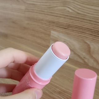 스킨큐어 바람의섬  동백 안티 링클 멀티밤 — 5점을 준 리뷰어가 2022년 10월 올린 사용 사진