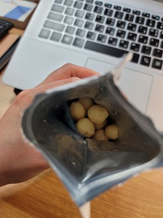도이퉁 마카다미아 넛 90g  로얄 마카넛 오리지널 쏠트 허니 — 5점을 준 리뷰어가 2021년 3월 올린 사용 사진
