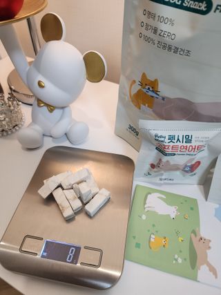 [펫시밀] 원물그대로 영양듬뿍 동결건조 왕북어트릿300g,왕치킨트릿400g,열빙어트릿300g 대용량 간식 — 5점을 준 리뷰어가 2023년 5월 올린 사용 사진