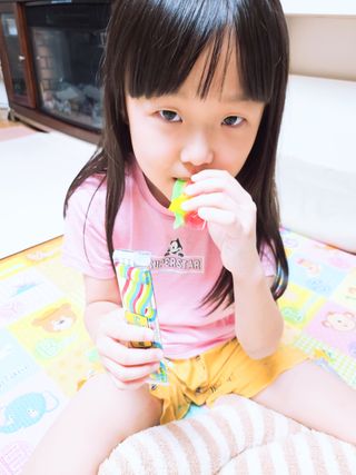 (주) 피치코리아 레인보우 롤팝젤리 후르츠믹스x10개입 — 5점을 준 리뷰어가 2023년 11월 올린 사용 사진