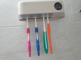 디하우트 랩 디하우트랩 UV 무선 칫솔살균기하루 8회 자동 살균 — 5점을 준 리뷰어가 2021년 11월 올린 사용 사진