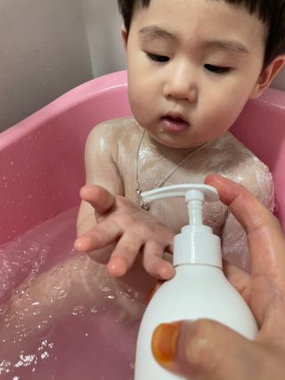 토박스코리아 몽쥬르 유아 샴푸앤워시 300ml — 5점을 준 리뷰어가 2021년 4월 올린 사용 사진