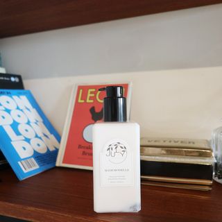 줄라이 모닝 _ JULY MORNING 줄라이모닝 하이드레이팅 퍼퓸드 바디앤핸드 에멀젼 — 5점을 준 리뷰어가 2021년 9월 올린 사용 사진