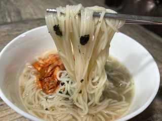 [한면원] 잔치국수 2인분 — 2.5점을 준 리뷰어가 2023년 3월 올린 사용 사진
