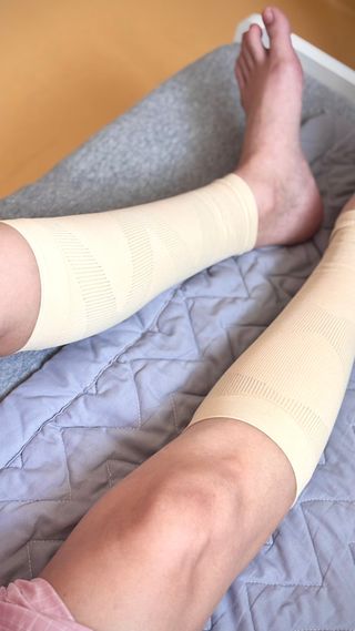 주식회사 땡스마이파트너 [구매평] 땡스마이레그 의료용 종아리압박밴드 다리붓기 혈액순환 압박스타킹 — 5점을 준 리뷰어가 2025년 5월 올린 사용 사진