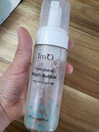 아임오 페미닌워시 150ML + 페미닌티슈6입 + 아임오스티커 + 쿠폰북 — 4점을 준 리뷰어가 2021년 10월 올린 사용 사진
