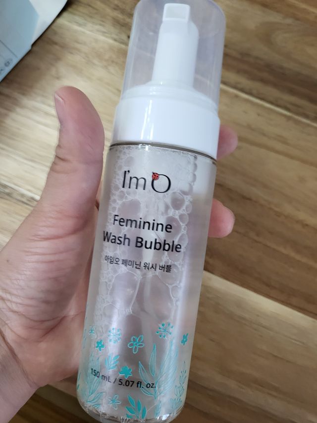 아임오 페미닌워시 150ML + 페미닌티슈6입 + 아임오스티커 + 쿠폰북 리뷰 사진