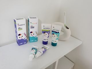 닥터데디스 안심불소 튼튼치약(청포도, 민트 중 택 1) 60g + 여행용 미니 치약 15g — 5점을 준 리뷰어가 2022년 8월 올린 사용 사진