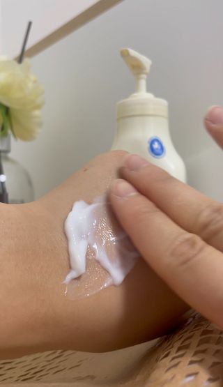 카프리나 산양밀크 모이스춰라이징 바디로션 350ml(라벤더향) — 5점을 준 리뷰어가 2023년 5월 올린 사용 사진