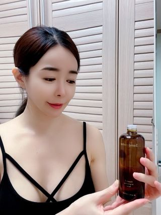 스킨큐어 산다화 비타민c 화이트닝 토너 150ml — 5점을 준 리뷰어가 2021년 12월 올린 사용 사진