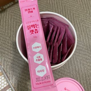 페페로니 잘 먹는 캣츄 - 알래스카 연어 24개입 — 5점을 준 리뷰어가 2021년 9월 올린 사용 사진