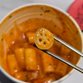 프리 [요리궁리] 타입 B (매콤,치즈,매콤까르보) 꽃떡볶이 6개입 세트 — 5점을 준 리뷰어가 2024년 12월 올린 사용 사진
