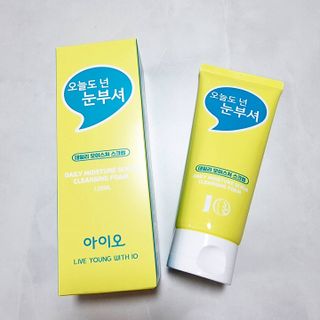 IO 아이오 오늘도 넌 눈부셔 - 데일리 스크럽 클렌징폼 — 5점을 준 리뷰어가 2021년 3월 올린 사용 사진