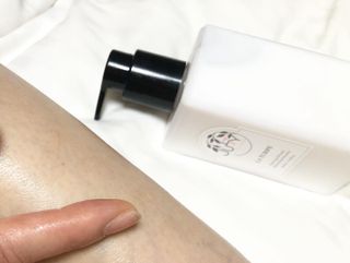 줄라이 모닝 _ JULY MORNING 줄라이모닝 하이드레이팅 퍼퓸드 바디앤핸드 에멀젼 — 5점을 준 리뷰어가 2021년 9월 올린 사용 사진