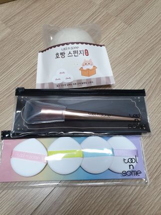 [툴앤썸] 메이크업 브러시로 바르고 호빵 스펀지로 클렌징하는 A-Z 뷰티툴 5종 — 5점을 준 리뷰어가 2021년 1월 올린 사용 사진