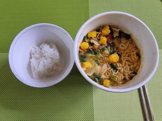 NISSIN 닛신 컵누들  4종 - 씨푸드오리지날, 씨푸드 스파이시, 씨푸드 커리, 씨푸드 XO소스 — 2점을 준 리뷰어가 2021년 11월 올린 사용 사진