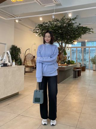 MAPLESYRUPFACTORY 메이플 피그먼트 맨투맨 8.COL — 5점을 준 리뷰어가 2022년 12월 올린 사용 사진