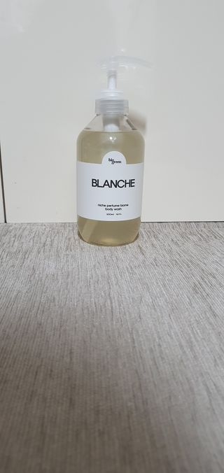 빅그린 니치 퍼퓸 바이옴바디워시 500ml(상탈, 블랙베리&베이, 블랑쉐 3종 중 택1) — 5점을 준 리뷰어가 2022년 8월 올린 사용 사진