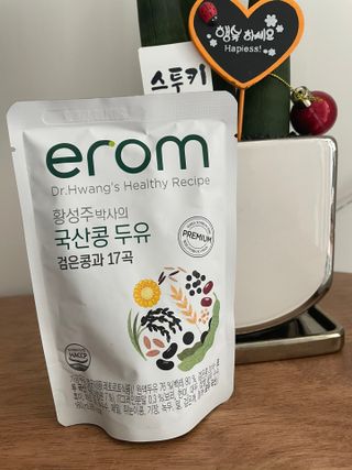 이롬 황성주 박사의 국산콩 두유 검은콩과 17곡 프리미엄 — 5점을 준 리뷰어가 2021년 5월 올린 사용 사진