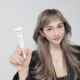 산수시 일루미네이팅 펄 영양 다크서클 스틱 아이 크림 케어 15ml — 5점을 준 리뷰어가 2021년 6월 올린 사용 사진