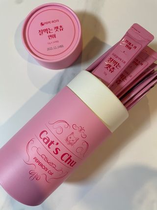 페페로니 잘 먹는 캣츄 - 알래스카 연어 24개입 — 5점을 준 리뷰어가 2021년 7월 올린 사용 사진
