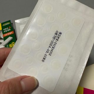 올리브영 엘라밴드 하이드로 도트 스팟패치 12mm, 티트리 — 5점을 준 리뷰어가 2022년 10월 올린 사용 사진
