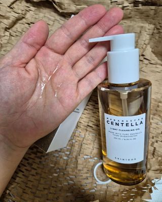 스킨1004 [SKIN1004] 마다가스카르 센텔라 라이트 클렌징 오일 200ml — 5점을 준 리뷰어가 2024년 7월 올린 사용 사진
