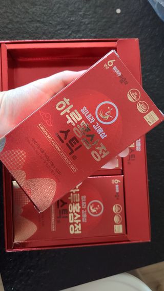 힘내라김홍삼 하루홍삼정스틱 10g x 30포 — 5점을 준 리뷰어가 2021년 4월 올린 사용 사진