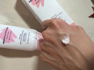 위시스 프리미엄 글루타치온  화이트닝 바디로션 — 5점을 준 리뷰어가 2023년 1월 올린 사용 사진