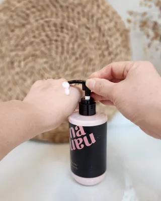 난나 살몬 스파이더 검버섯 미백 톤업 화이트닝 연어 앰플 크림 300ml 대용량 — 5점을 준 리뷰어가 2022년 11월 올린 사용 사진