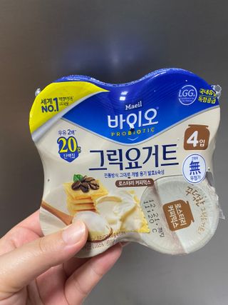 매일바이오 그릭요거트 오리지널 플레인 4개, 로스터리 커피믹스 4개 — 5점을 준 리뷰어가 2021년 12월 올린 사용 사진