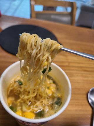 NISSIN 닛신 컵누들  4종 - 씨푸드오리지날, 씨푸드 스파이시, 씨푸드 커리, 씨푸드 XO소스 — 5점을 준 리뷰어가 2021년 12월 올린 사용 사진
