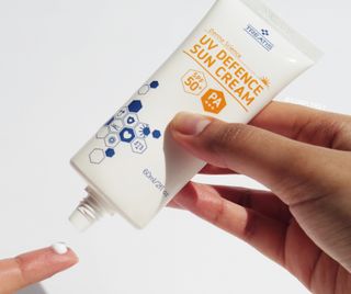 트리티스 US [TREATIS] UV Defence Sun Cream PA+++ / SPF50+ — 4점을 준 리뷰어가 2021년 3월 올린 사용 사진