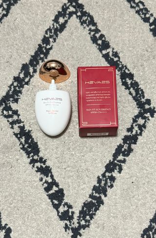 H2VA25 Skin Fit Sun Essence SPF50+ PA++++ 50ml / 1.69 FL.oz Moisturizing Sunblock Sunscreen K-Beauty — 5점을 준 리뷰어가 2024년 10월 올린 사용 사진
