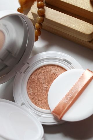 TONEfitSUN 쿠션 12g 비건 톤업 선쿠션 한국산 SPF 50+/ PA++++ — 4점을 준 리뷰어가 2023년 2월 올린 사용 사진