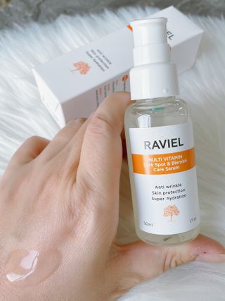 라비엘 멀티 비타민 다크 스팟 &amp; 블레미쉬 케어 페이스 세럼 모든 피부용 1.7 fl oz — 5점을 준 리뷰어가 2022년 12월 올린 사용 사진