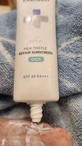 바노바기 코스메틱 바노바기 밀크씨슬 리페어 시카 선스크린 플러스 50ml — 5점을 준 리뷰어가 2023년 10월 올린 사용 사진