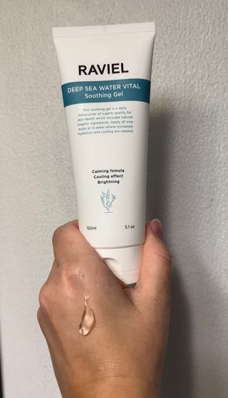 라비엘 RAVIEL 딥 씨 워터 퓨어 바이탈 수딩 젤 5.1 fl oz (150ml) 페이스 &amp; 바디, 쿨링 효과 — 5점을 준 리뷰어가 2022년 10월 올린 사용 사진