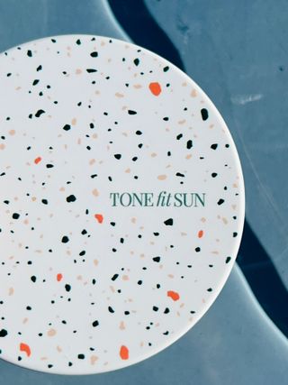 TONEfitSUN 쿠션 12g 비건 톤업 선쿠션 한국산 SPF 50+/ PA++++ — 5점을 준 리뷰어가 2023년 2월 올린 사용 사진