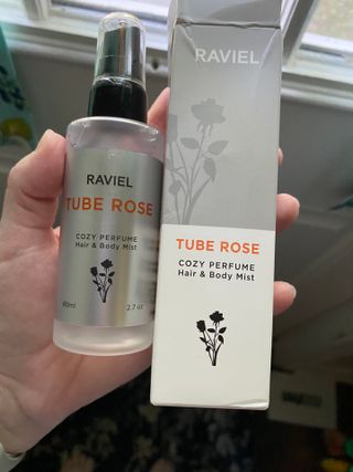 라비엘 RAVIEL 코지 퍼퓸 헤어 &amp; 바디 미스트 스프레이 2.7 fl oz(80ml), 릴리 머스크/튜브 로즈 — 5점을 준 리뷰어가 2022년 8월 올린 사용 사진